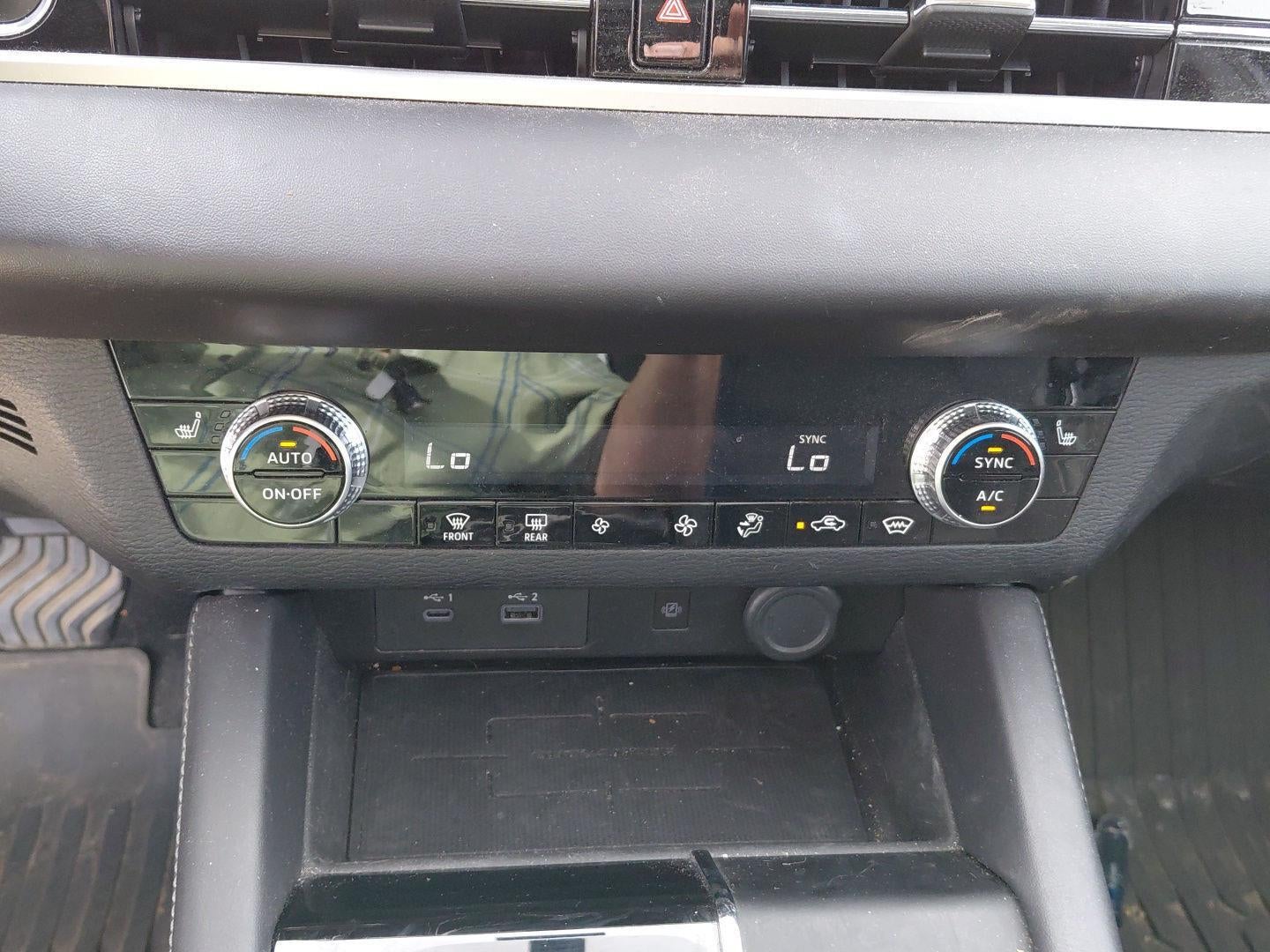 2024 Mitsubishi Outlander — detail view